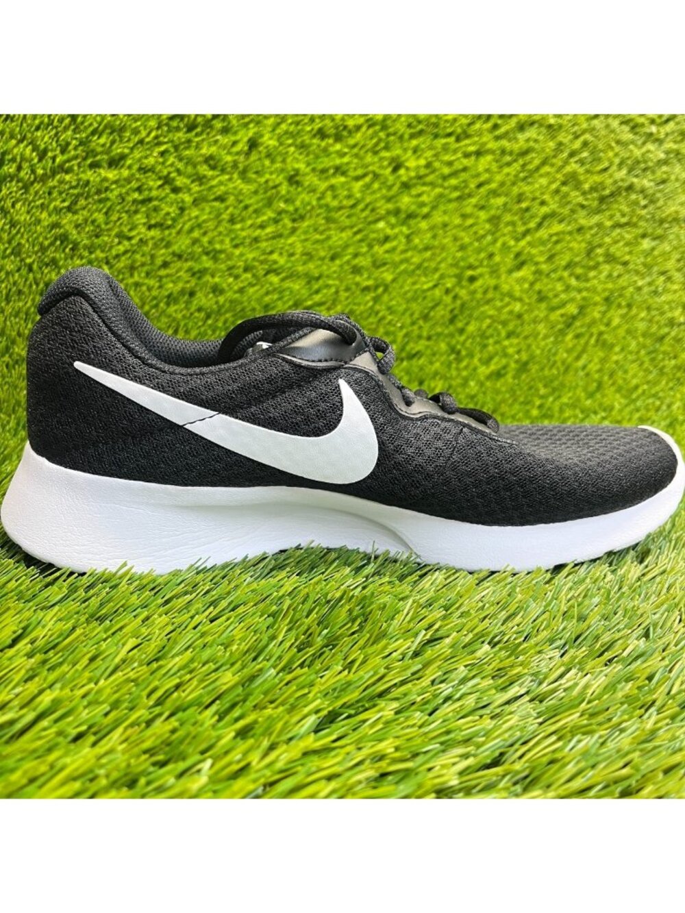 Nike Tanjun Womens Size 8.5 Black White Athletic Running Walking Shoes Sneakers - Picture 4 of 10